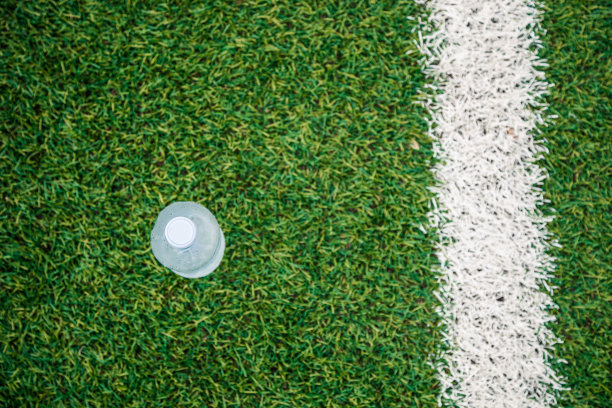 副业有一瓶新鲜水图片下载