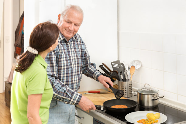 老人和家庭照顾者图片下载