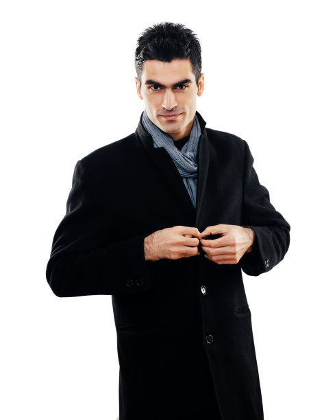 年轻人和冬天的衣服图片下载