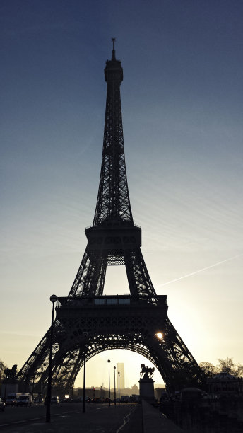 埃菲尔铁塔的剪影图片下载
