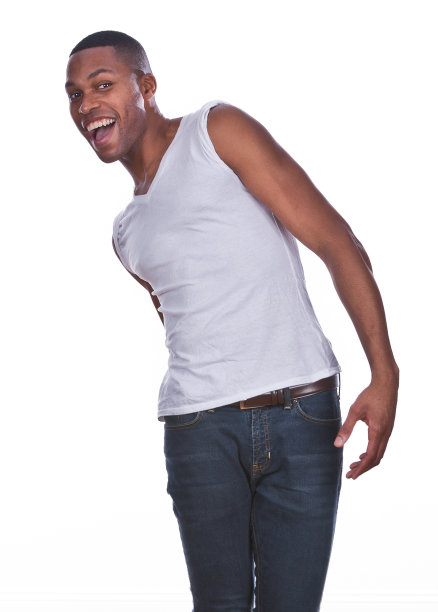 微笑的年轻非洲裔美国人图片下载