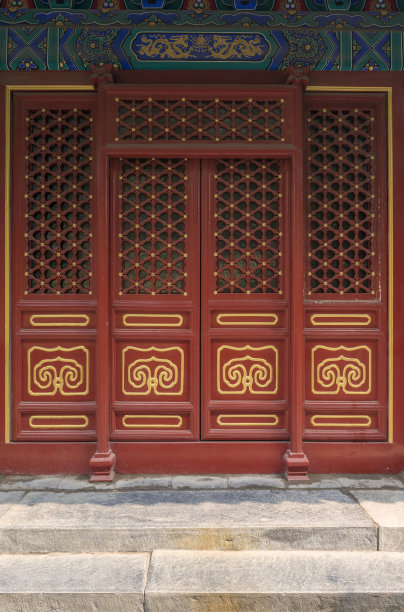 北京北海公园的红金殿门图片下载