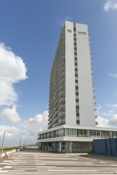 传统的现代酒店建筑在zandvoort aan zee荷兰图片下载