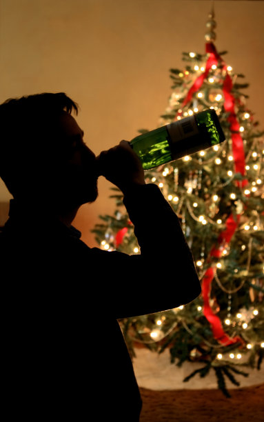 圣诞饮酒男人图片下载