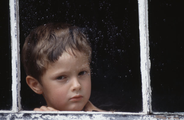 年轻的男孩图片下载
