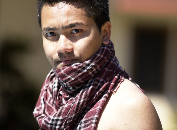 年轻自信的男人图片下载