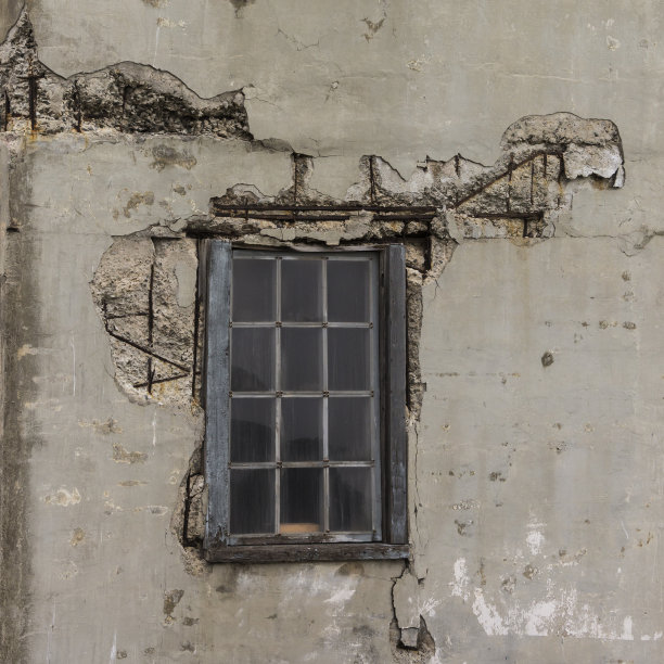 加州，恶魔岛:腐朽的旧窗图片下载