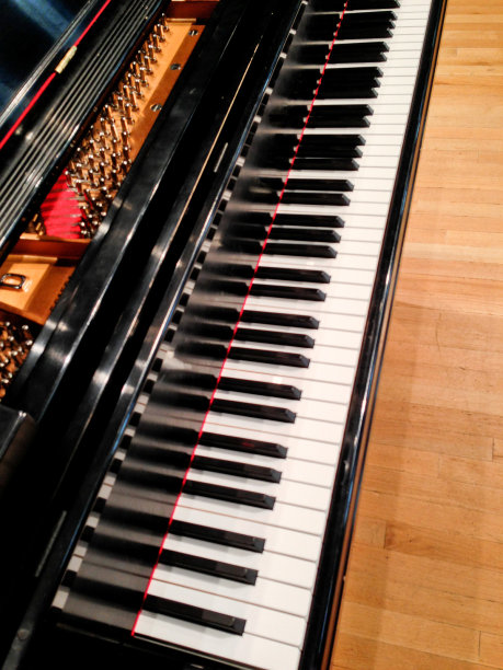 大钢琴的琴键图片下载
