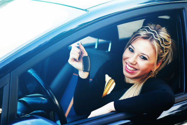 女人买汽车图片下载