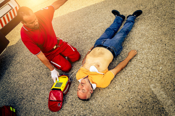 在街上抢救心脏病发作后图片下载