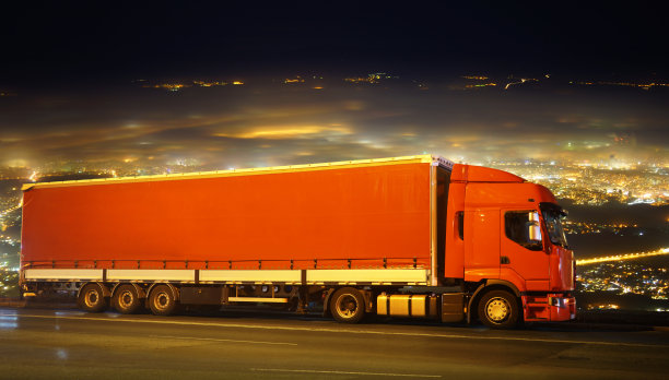 红色的卡车图片下载