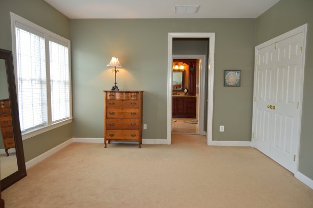 有古董梳妆台的卧室图片下载