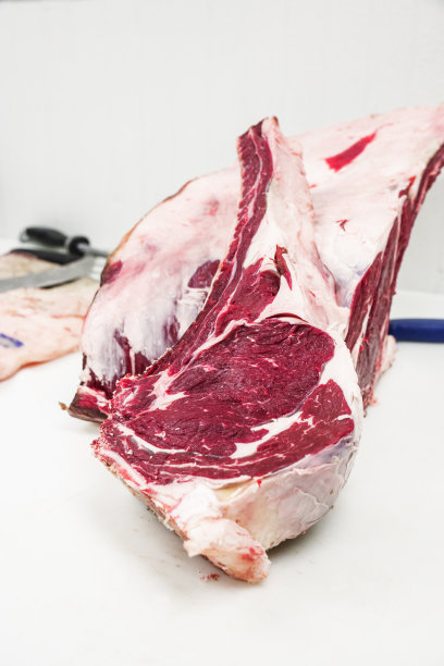 肉店里的大生牛排图片下载