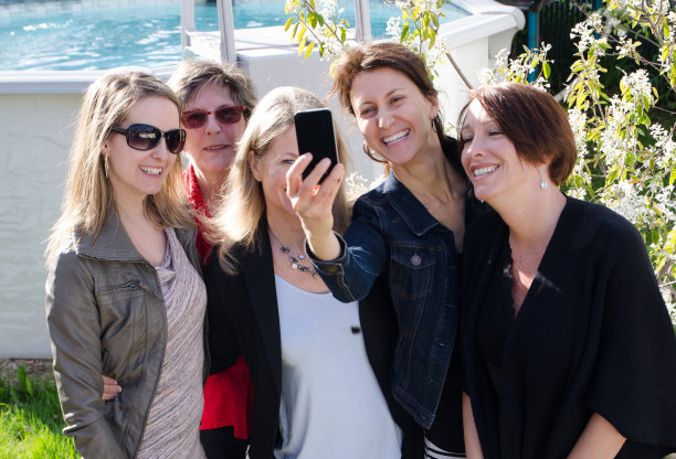 五名女性自拍图片下载