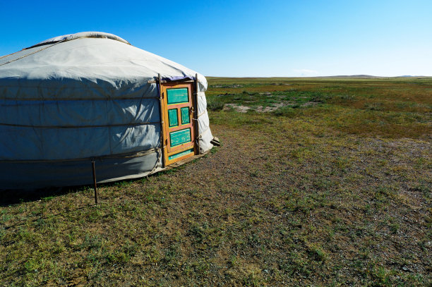 戈壁沙漠的蒙古包帐篷图片下载