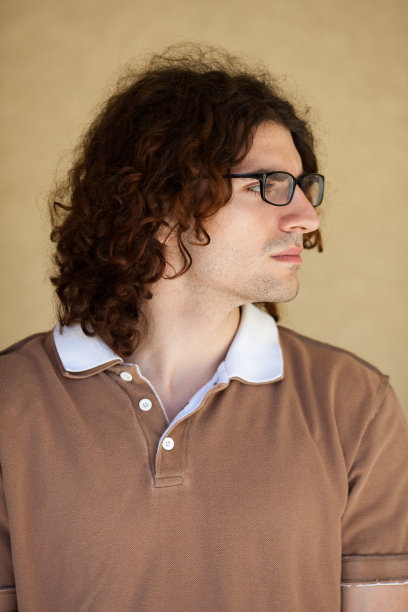 白人大学年龄男人图片下载