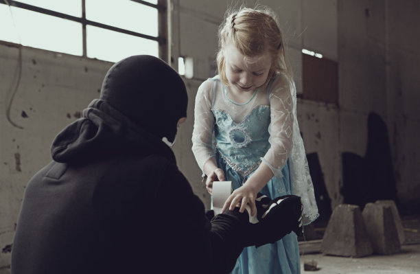 小公主和蒙面人图片下载