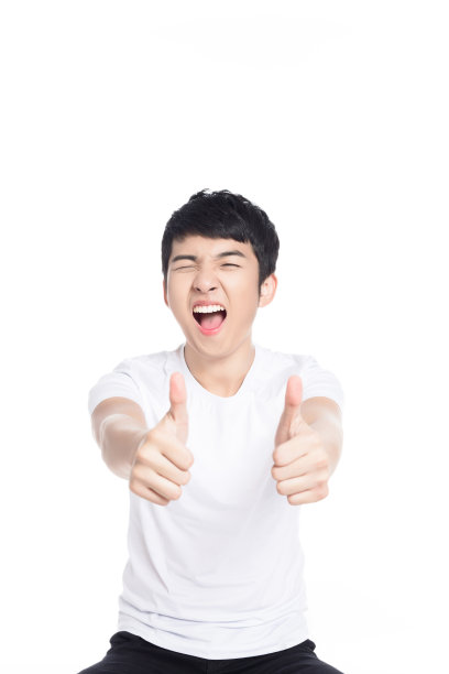 做着滑稽手势的有趣年轻人素材图片