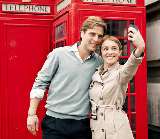 一对在伦敦度假的夫妇图片下载