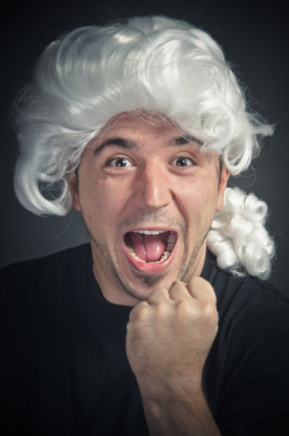 狂喜的年轻人图片下载