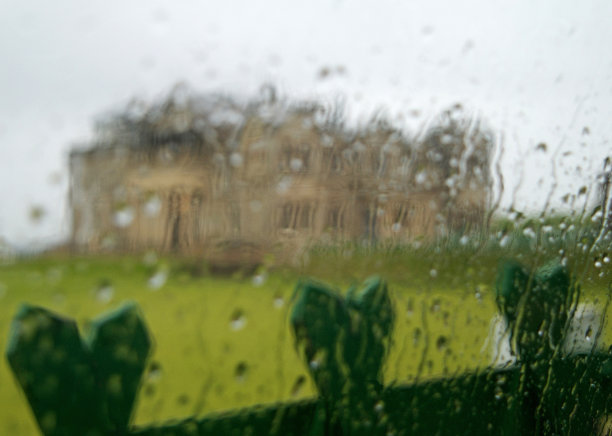 雨中的圣安德鲁斯图片下载