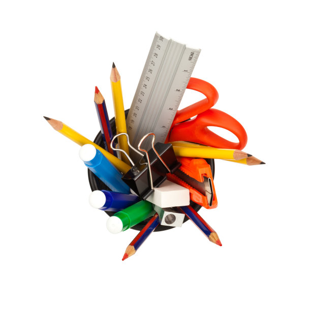 上面直接拍摄的是装满办公用品的办公桌整理器图片下载