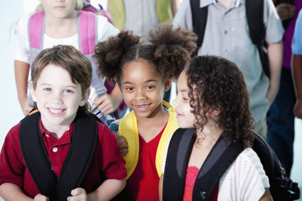 小学的孩子图片下载