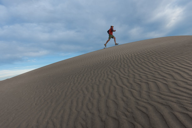 沙丘跑步图片下载
