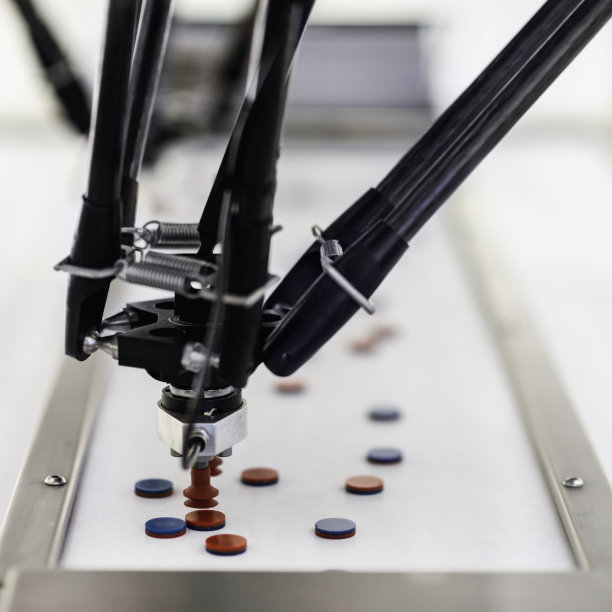 制药工业的机器人搬运机器图片下载