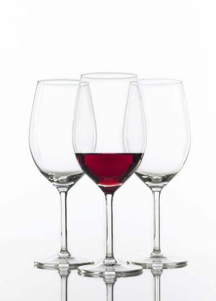 三杯红酒图片下载