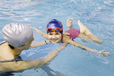 游泳课图片下载