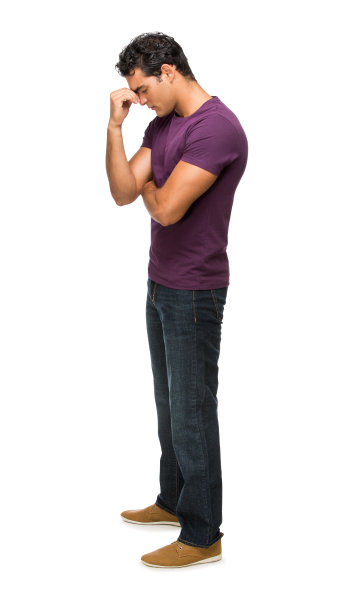 年轻的拉丁人在沉思的姿势图片下载