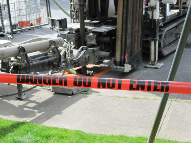 施工现场危险胶带图片下载