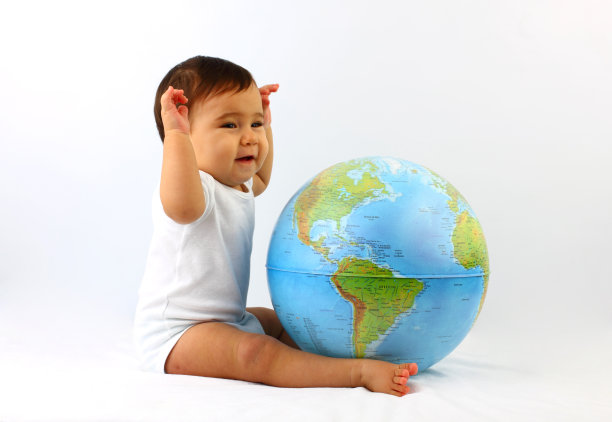 婴儿与全球图片下载