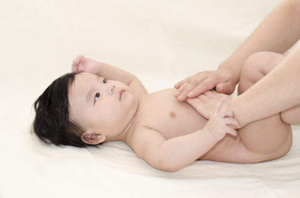 婴儿腹部按摩图片下载