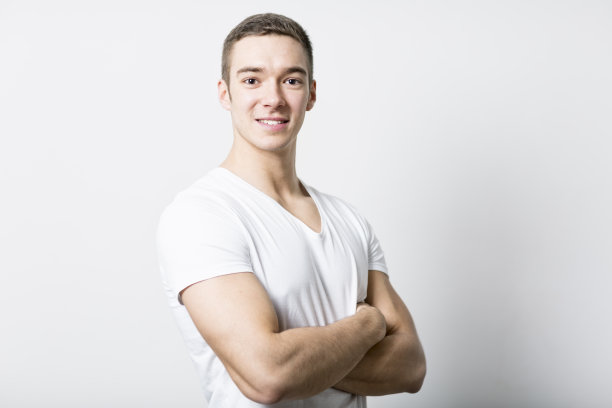 自信的年轻人肖像图片下载
