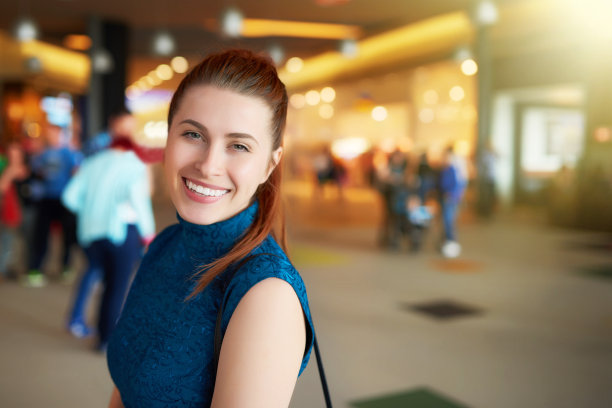 生活幸福的女人图片下载