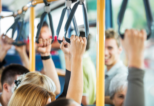 公共汽车上下班。图片下载