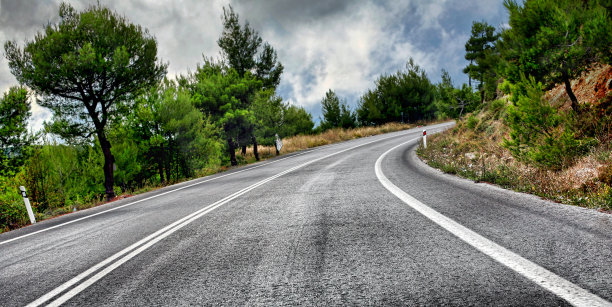 蜿蜒的山路图片下载