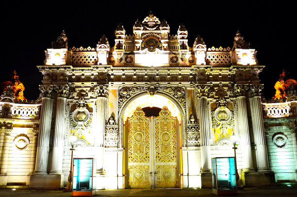 Dolmabache宫殿的夜晚图片下载