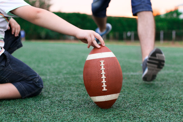 爸爸准备打英式橄榄球图片下载