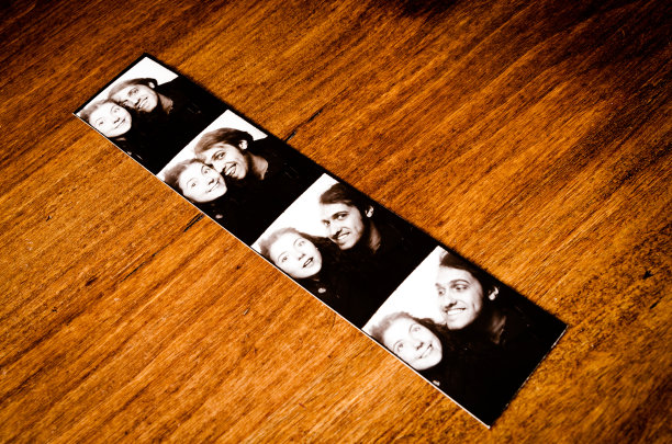 老式的黑白护照照片图片下载