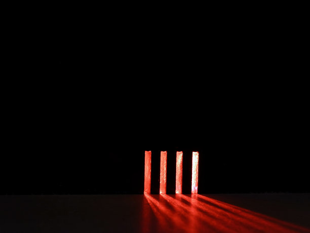 红色光条纹图片下载