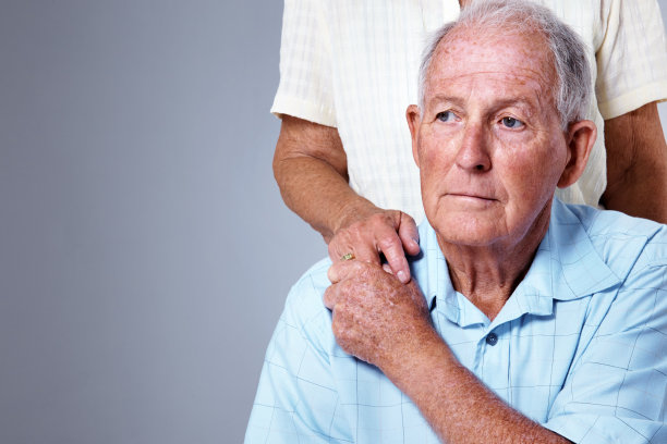 她一直都在他身边素材图片