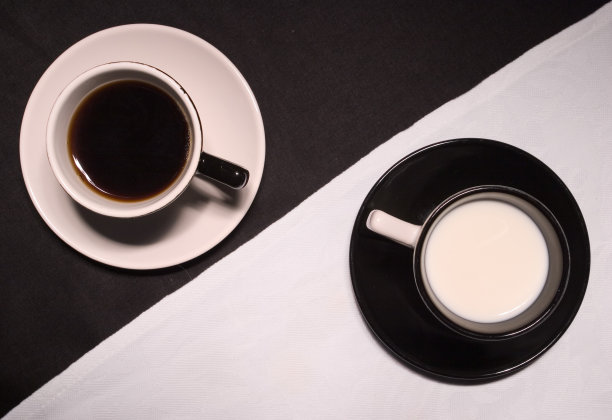 咖啡或牛奶对角线图片下载