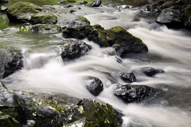 火奴鲁鲁巴利威附近的努瓦努河图片下载