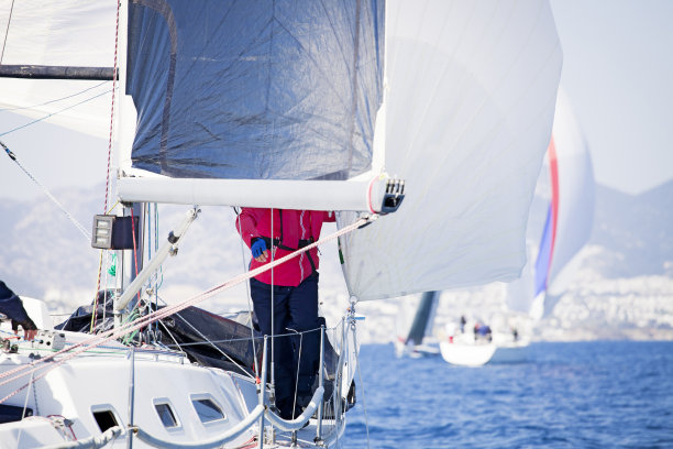 与帆船航行图片下载