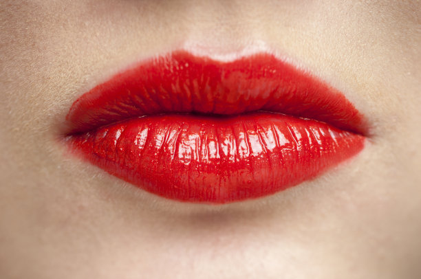 年轻女子的嘴唇图片下载