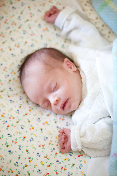 新生的婴儿图片下载