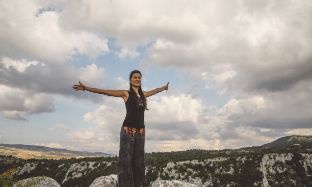 问候旷野图片下载